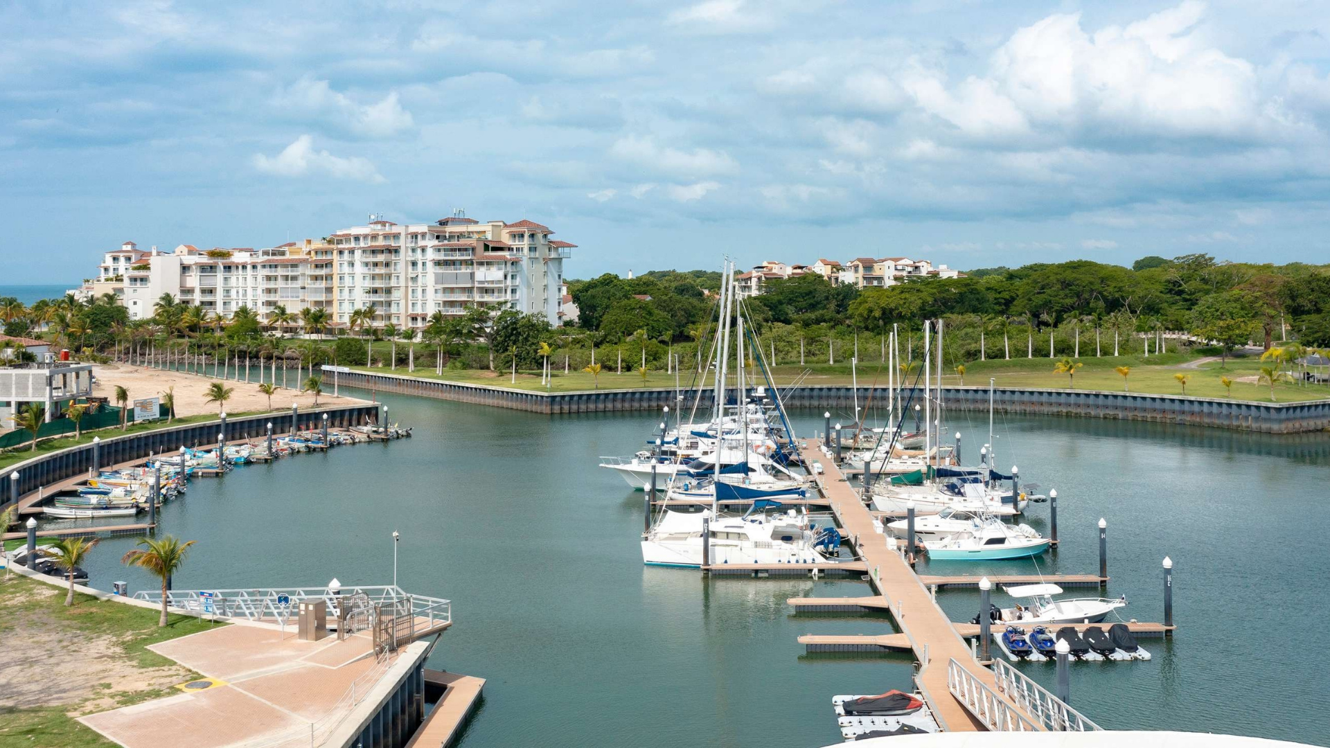 2BR · 143–241 m² · Marina Views — gallery image 1