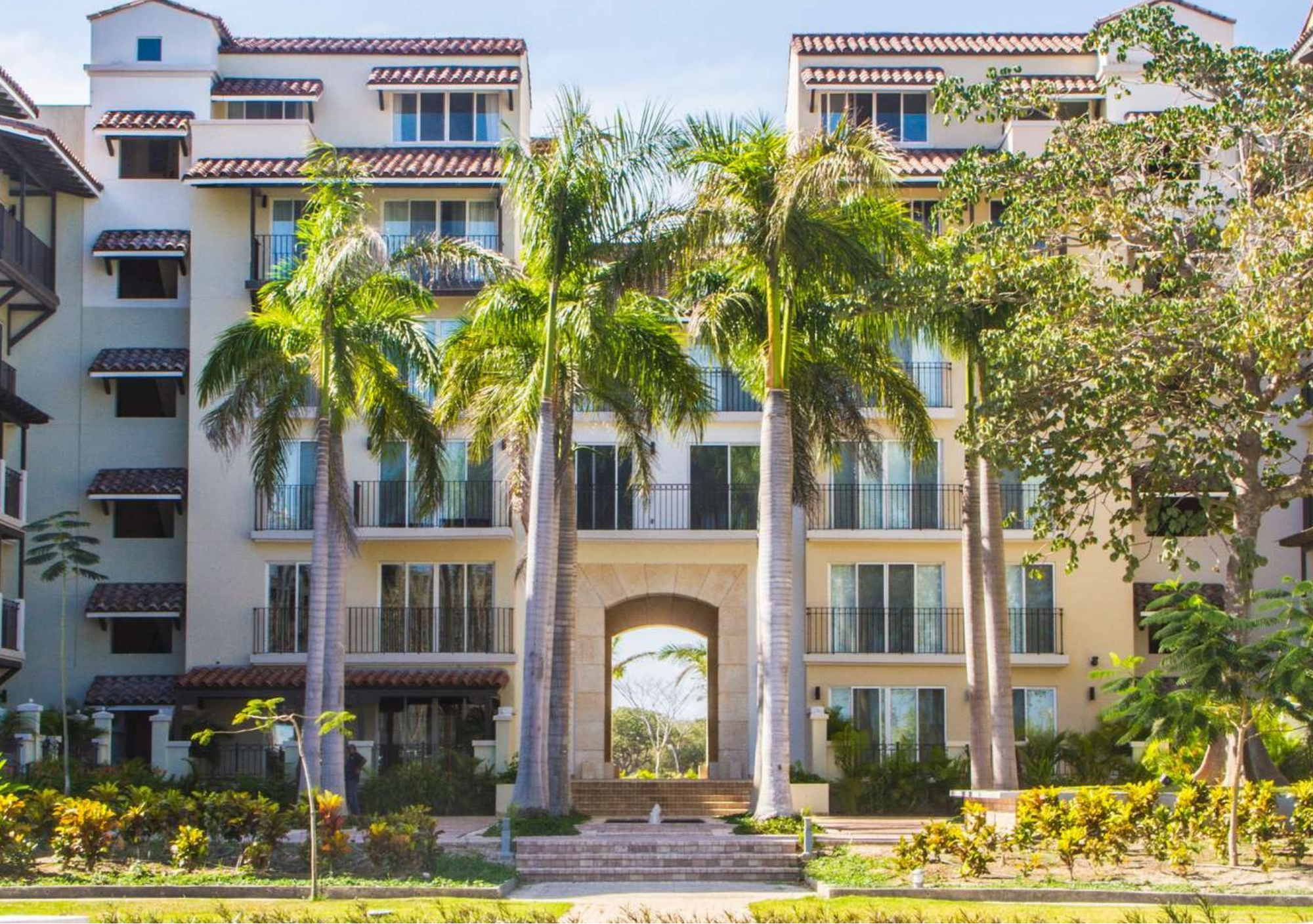 Unit A204 · 3BR · 242 m² · Plaza View