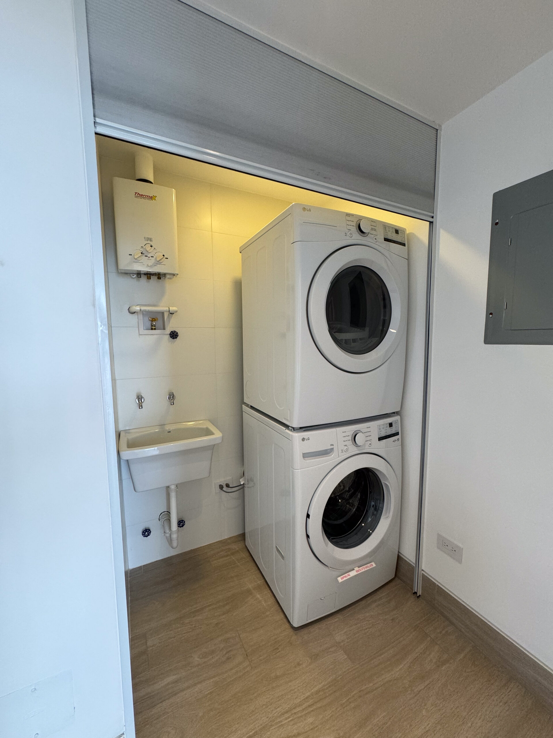 Type F · 2BR/2BA · 78.3 m² · City Views — gallery image 1