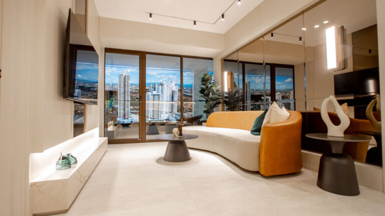88 m² · 2BR · 2BA · Balcony, Aurum